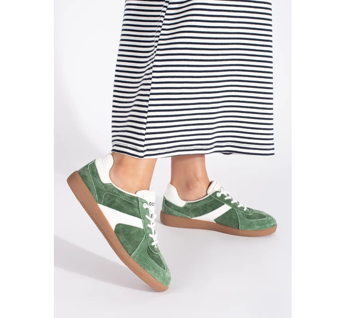 Komfortní tenisky bílé dámské na plochém podpatku Komfortní tenisky bílé dámské na plochém podpatku