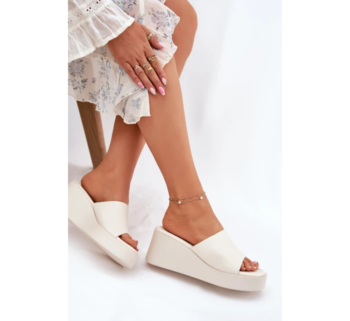 Dámské Pantofle Na Klínu Eko Kůže Světle Béžové Obenae Dámské Pantofle Na Klínu Eko Kůže Světle Béžové Obenae