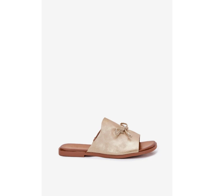 Dámské sandály na plochém podpatku se vázáním zlaté model 21701696 - EVENTO