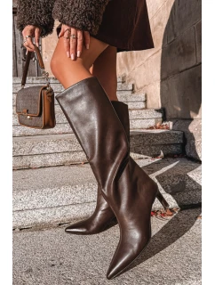 Dámské kozačky nazouvací na jehlovém podpatku s prošitím čokoládové Olyvia