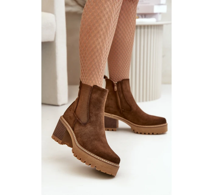 Dámské Zateplené Botky Na Podpatku Eko Semišové Hnědé model 21669094 - Boto Dámské Zateplené Botky Na Podpatku Eko Semišové Hnědé model 21669094 - Boto