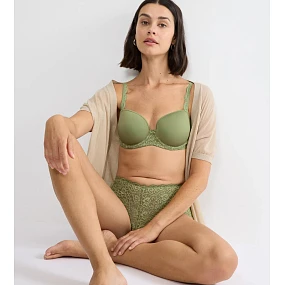 AMOURETTE - Polstrovaná podprsenka s kosticemi pro ergonomické pohodlí Triumph AMOURETTE - Polstrovaná podprsenka s kosticemi pro ergonomické pohodlí Triumph