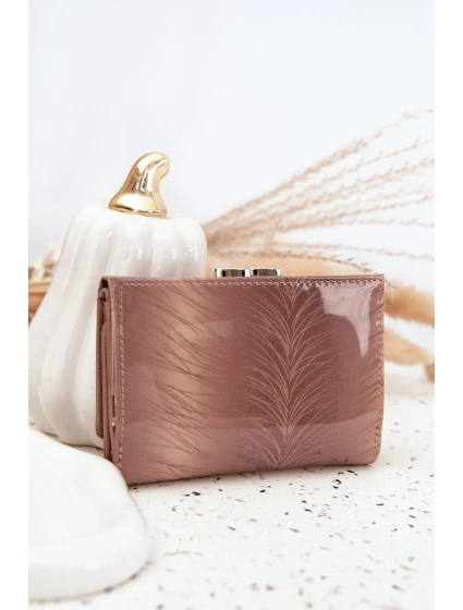 Lakovaná dámská peněženka s třpytivými detaily Cermina – béžová Lakovaná dámská peněženka s třpytivými detaily Cermina – béžová