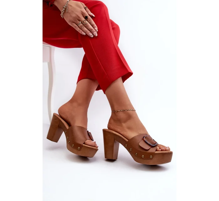 Dámské pantofle na vysokých podpatcích s přezkou, hnědá Betinna