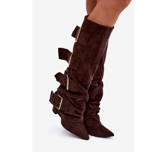 Dámské kozačky na podpatku s lemem a zlatými Eco semiš čokoládové model 21786876 - Boto Dámské kozačky na podpatku s lemem a zlatými Eco semiš čokoládové model 21786876 - Boto