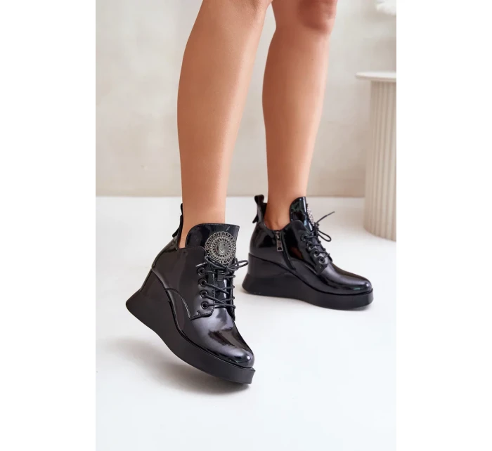 Dámské lakované kotníkové boty na klínku zateplené Vinceza černé Dámské lakované kotníkové boty na klínku zateplené Vinceza černé