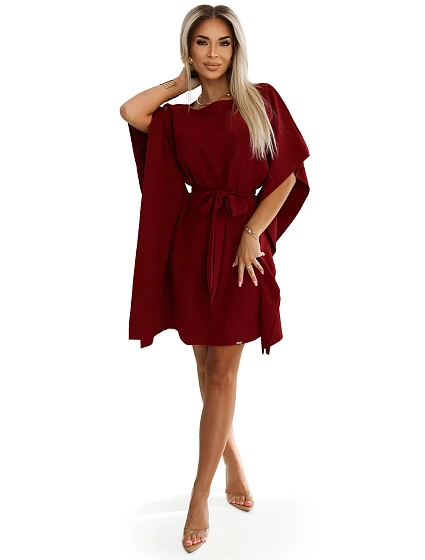 SOFIA Dámské šaty ve vínové bordó barvě se zavazováním v pase model 20584842 - numoco SOFIA Dámské šaty ve vínové bordó barvě se zavazováním v pase model 20584842 - numoco