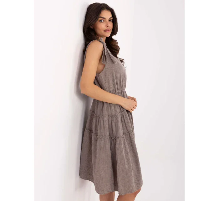 Sukienka MI SK model 21191027 ciemny bezowy - FPrice Sukienka MI SK model 21191027 ciemny bezowy - FPrice