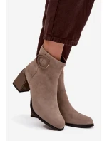 Dámské zateplené semišové kotníkové boty na sloupku s ozdobným detailem – béžové Artiker Dámské zateplené semišové kotníkové boty na sloupku s ozdobným detailem – béžové Artiker