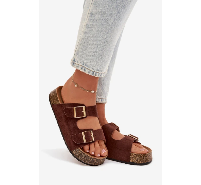 Dámské pantofle na korkové platformě se zlatými sponami model 21919300 - EVENTO