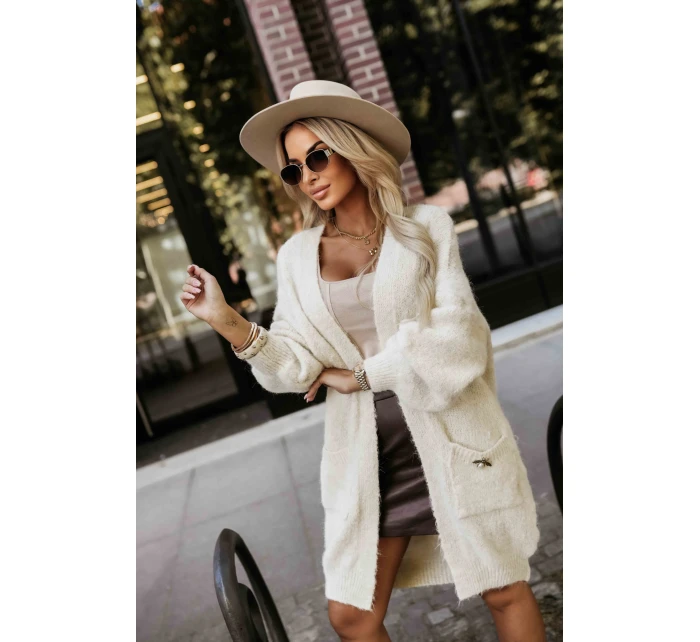 Módní oversize svetr s ozdobnou broží a kapsami béžový model 21322456 - numoco basic