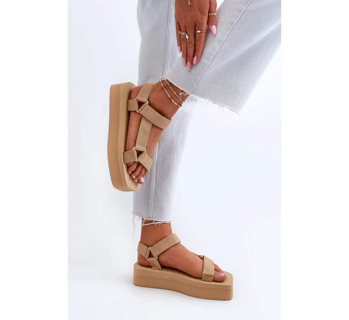 Dámské sandály na platformě béžové model 21654501 - Boto Dámské sandály na platformě béžové model 21654501 - Boto