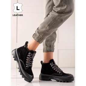 Krásné dámské černé  kotníčkové boty bez podpatku