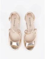 Moderní  sandály dámské zlaté na širokém podpatku