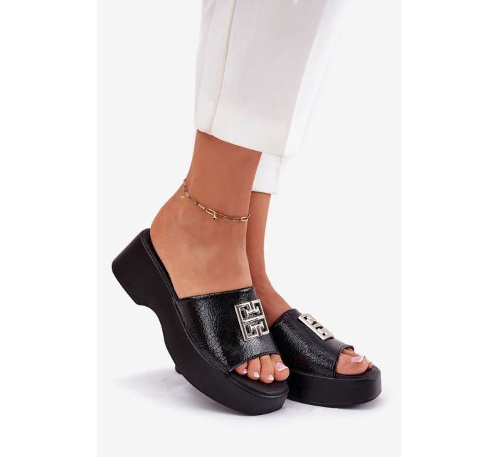 Kožené Dámské Pantofle S Ozdobou Černé model 21695126 - VINCEZA