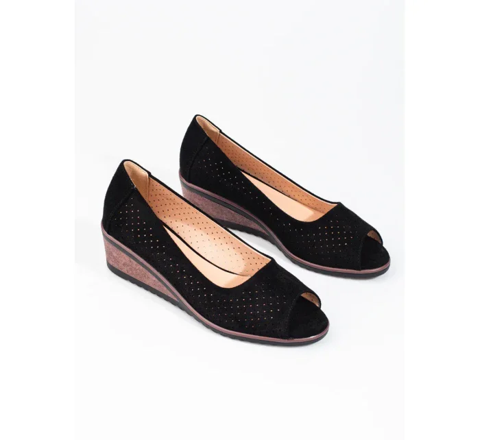 Komfortní černé dámské  lodičky na klínku Komfortní černé dámské  lodičky na klínku