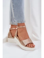 Lehké Sandály Na Platformě A Klínu Zlaté model 21684669 - Boto Lehké Sandály Na Platformě A Klínu Zlaté model 21684669 - Boto