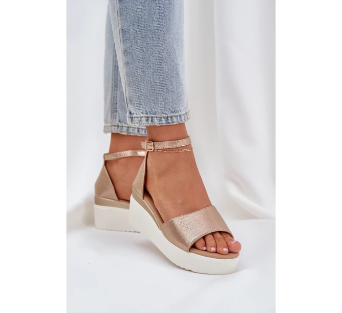 Lehké Sandály Na Platformě A Klínu Zlaté model 21684669 - Boto Lehké Sandály Na Platformě A Klínu Zlaté model 21684669 - Boto