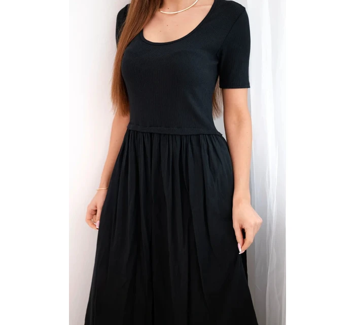Dámské bavlněné midi šaty s krátkým rukávem a rozšířeným spodkem černá