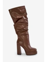 Nazouvací kozačky na podpatku a platformě s nařasením zateplené hnědé model 21677357 - Boto