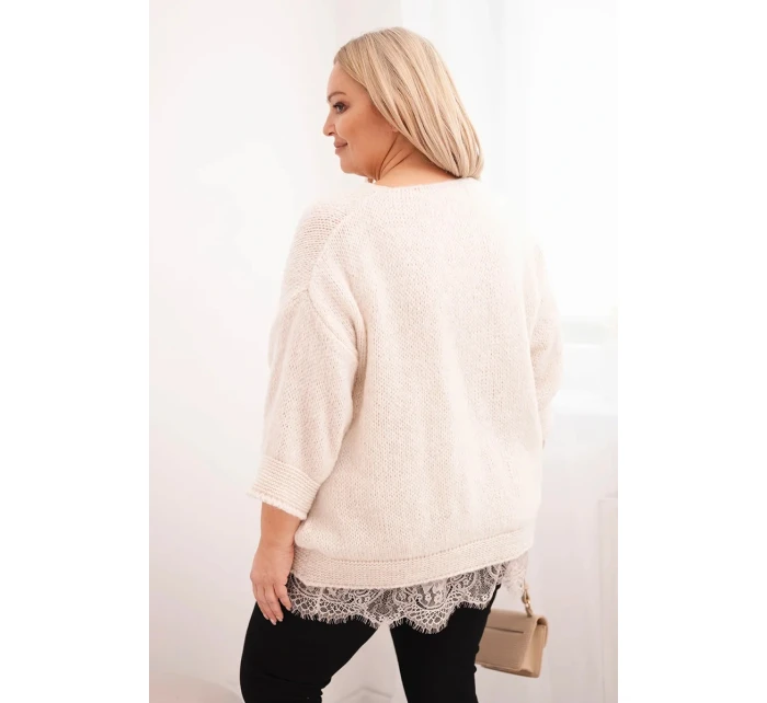 Dámský komplet svetr s výstřihem do V a viskózová blůza s krajkovým spodním lemem béžový Dámský komplet svetr s výstřihem do V a viskózová blůza s krajkovým spodním lemem béžový