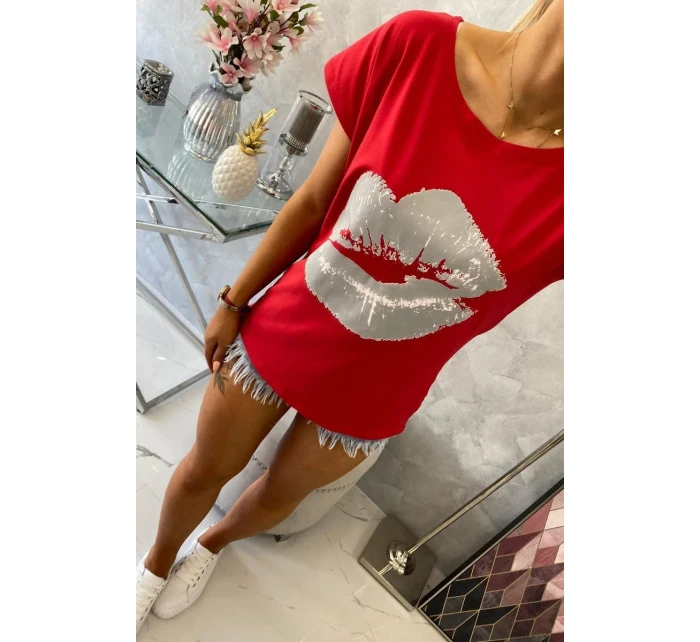 Halenka s potiskem rtů červená