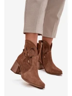 Dámské kotníky s perforovaným designem z přírodní semiše na podpatku Zazoo 3690 hnědé