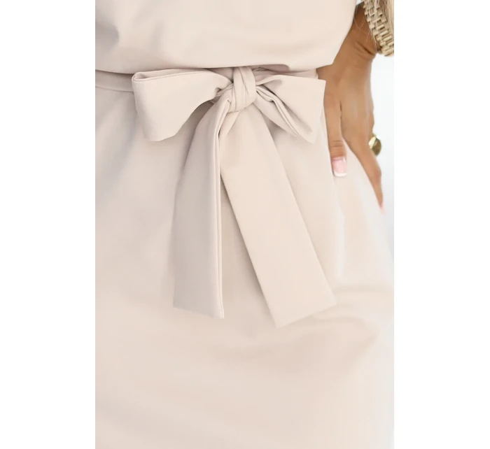 šaty s asymetrickou sukní a páskem BEACH model 21146245 - numoco šaty s asymetrickou sukní a páskem BEACH model 21146245 - numoco