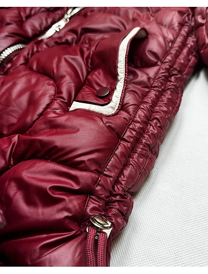 Dámská bunda ve vínové bordó barvě s ozdobným prošíváním model 21757937 - J.STYLE