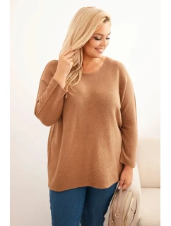 Dámský svetr plus size s lodičkovým výstřihem camelový