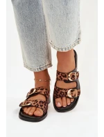 Dámské pantofle se zlatými sponami model 21919174 - Boto