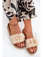 Dámské sandály na platformě s ozdobnými květinami béžové model 21704438 - Boto Dámské sandály na platformě s ozdobnými květinami béžové model 21704438 - Boto