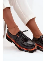 Kožené dámské lakované polobotky model 21712382 Černé - Artiker