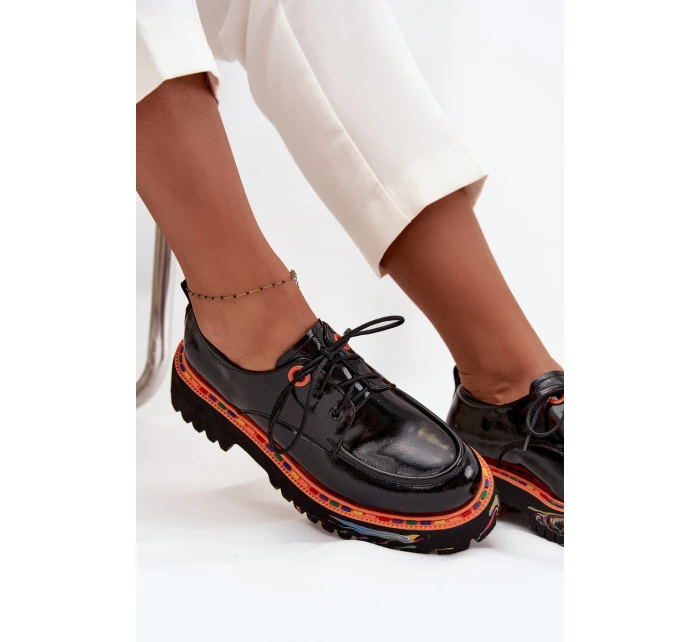 Kožené dámské lakované polobotky model 21712382 Černé - Artiker