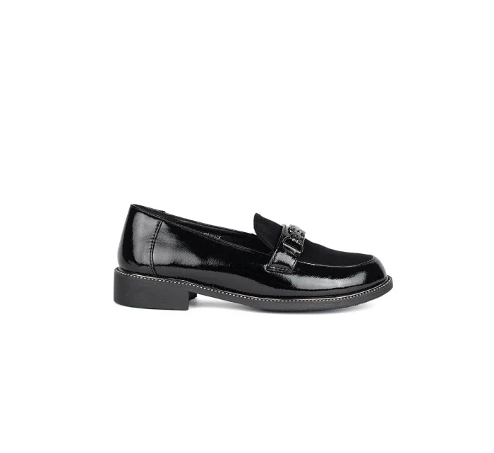 Krásné dámské černé mokasíny na plochém podpatku Krásné dámské černé mokasíny na plochém podpatku