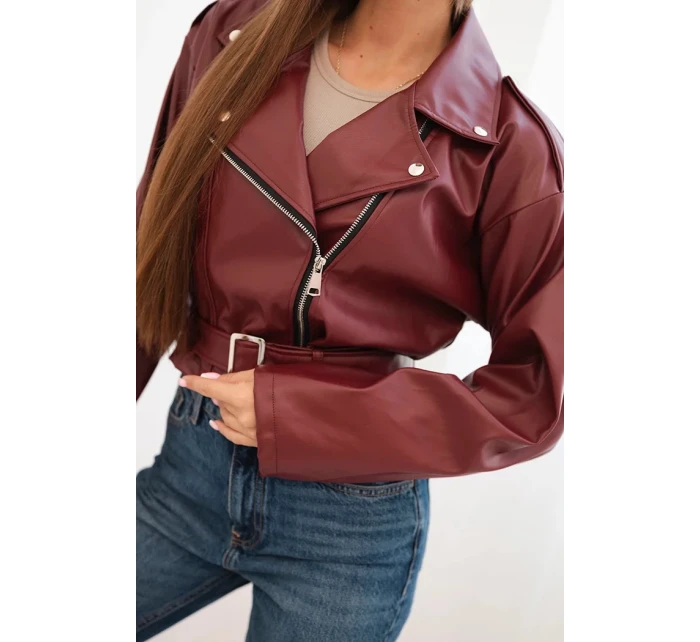 Dámská krátká bunda z eko kůže s páskem a límcem bordová