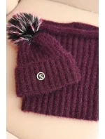 Dámská čepice s kapucí a pleteným vzorem bílá