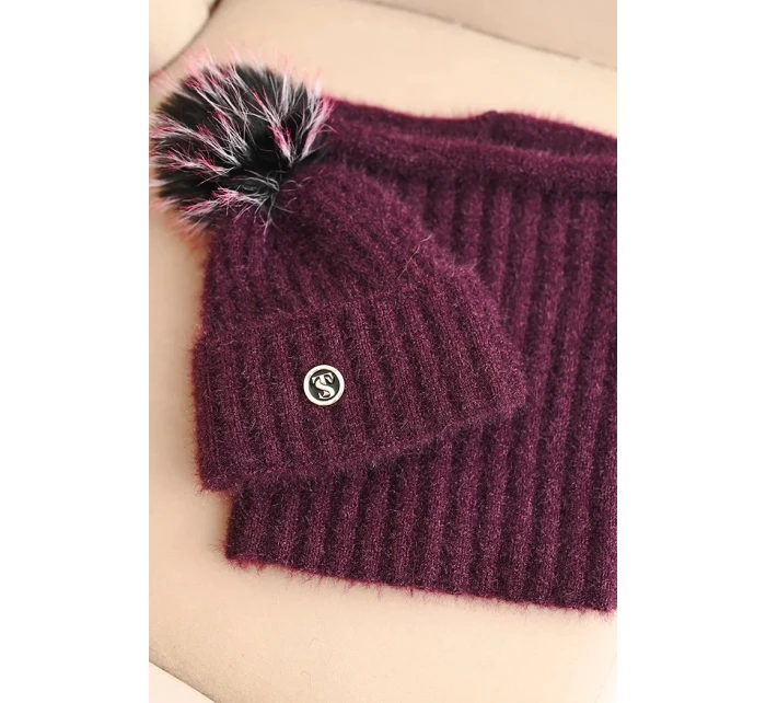 Dámská čepice s kapucí a pleteným vzorem bílá