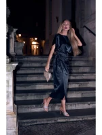 Saténové šaty v stylu černé model 21479280 - Moe