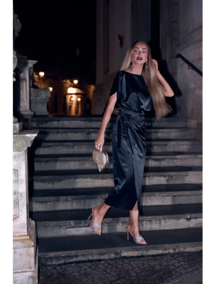 Saténové šaty v stylu černé model 21479280 - Moe