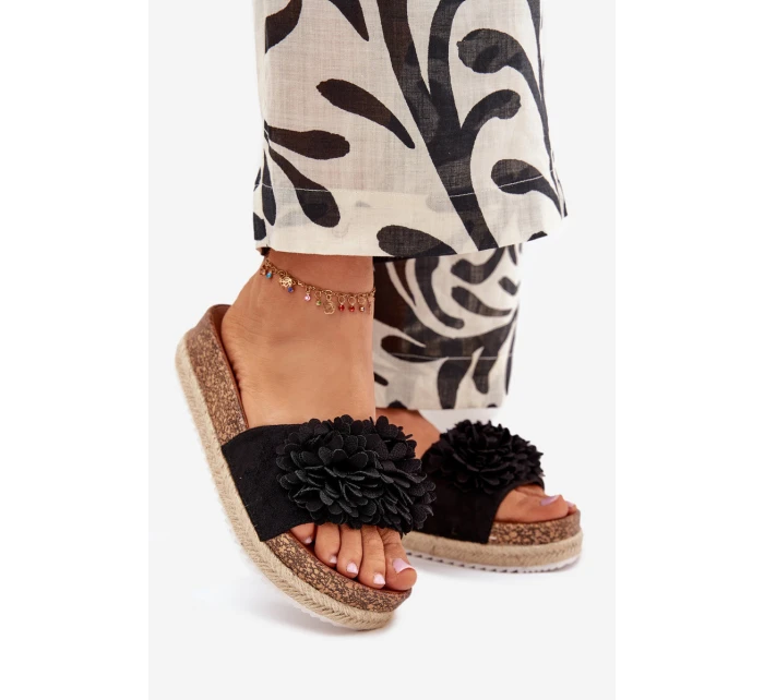 Dámské pantofle na platformě s ozdobnými květinami – černé