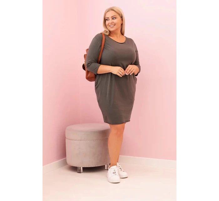 Dámské šaty Plus Size z bavlny s model 21259076 střihem a rukávem 3/4 khaki - K-Fashion