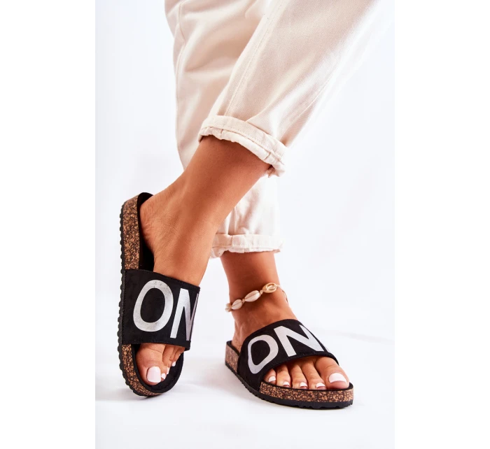 Klasické nazouvací pantofle s nápisem Černá a stříbrne model 21585871 - EVENTO