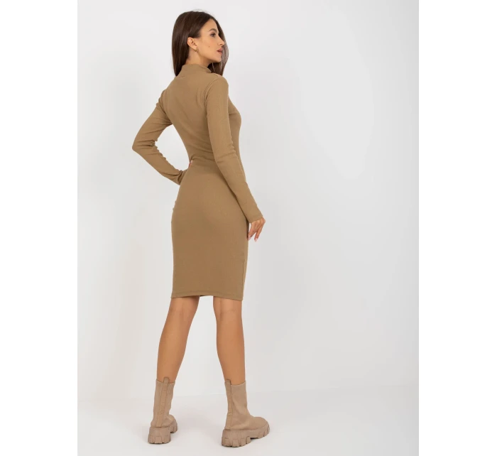 Sukienka EM SK model 19772286 ciemny bezowy - FPrice Sukienka EM SK model 19772286 ciemny bezowy - FPrice