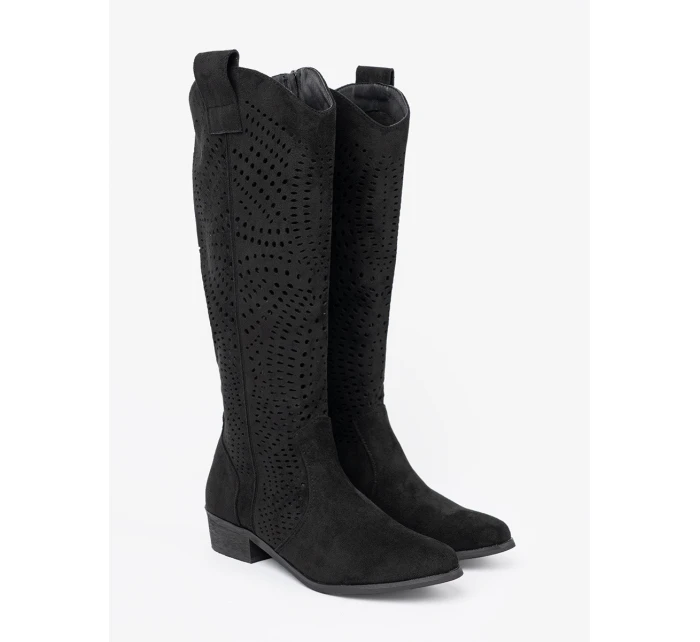 Trendy černé kozačky dámské na širokém podpatku Trendy černé kozačky dámské na širokém podpatku