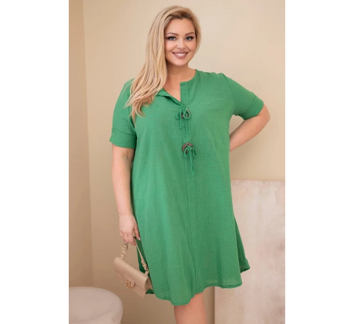 Dámské bavlněné šaty pro plnoštíhlé s vázáním u výstřihu zelená
