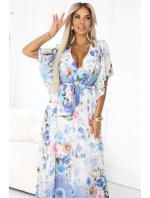 model 21178444 Vzdušné maxi šaty s obálkovým výstřihem a květinovým vzorem BLUE ROSE - numoco basic
