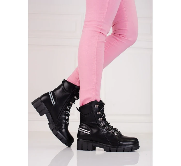 Výborné kotníčkové boty černé dámské na širokém podpatku Výborné kotníčkové boty černé dámské na širokém podpatku