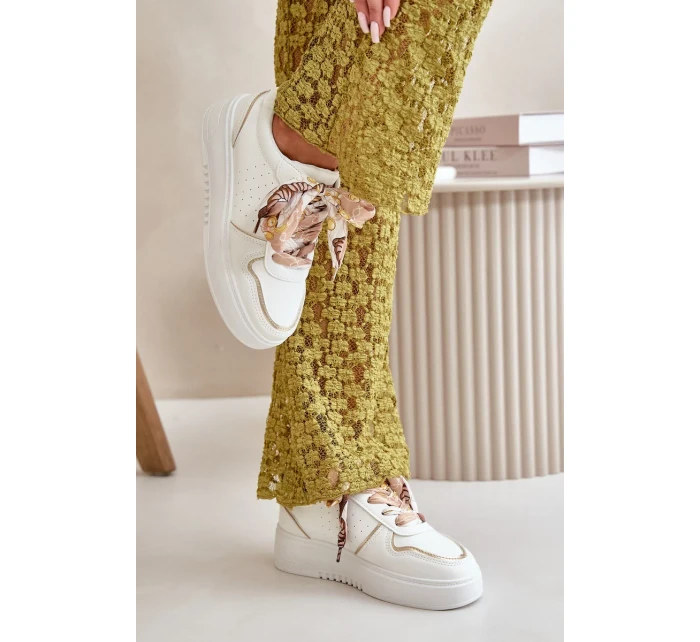 Dámské tenisky na platformě s ozdobným šněrováním bílé Mistra Dámské tenisky na platformě s ozdobným šněrováním bílé Mistra