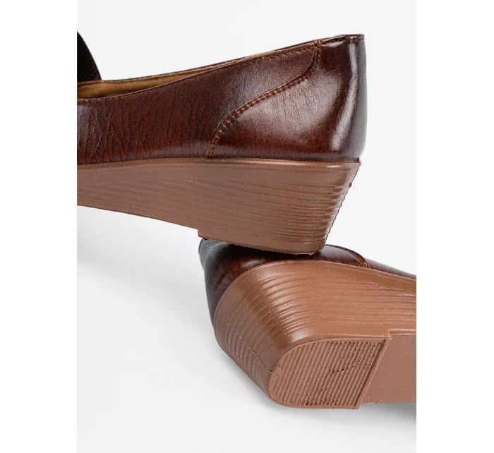 Zajímavé dámské  polobotky hnědé na klínku